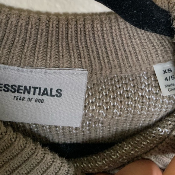 BOYS Essentials knit sweater. - Picture 2 of 5
